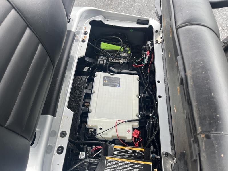 2022 E-Z-GO RXV ELiTE Golf Cart - Image 4